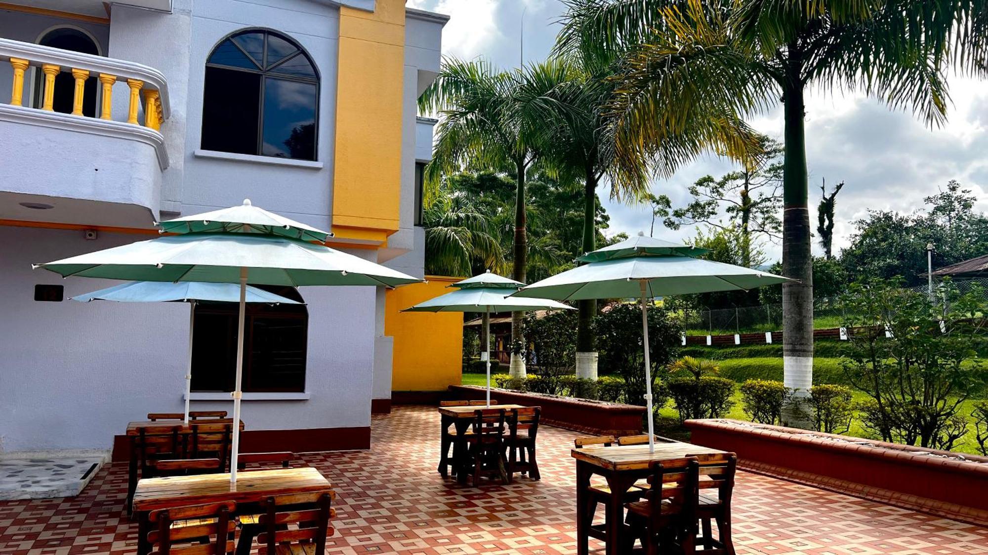 Hotel Casa Confort Santa Rosa de Cabal Exteriör bild