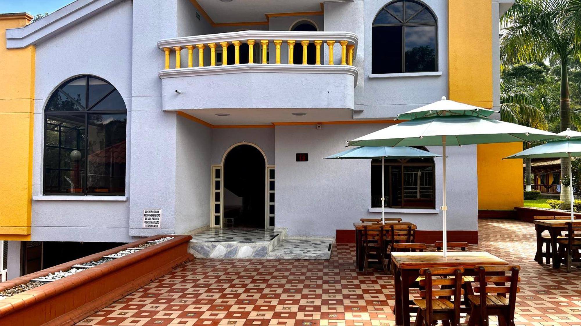 Hotel Casa Confort Santa Rosa de Cabal Exteriör bild